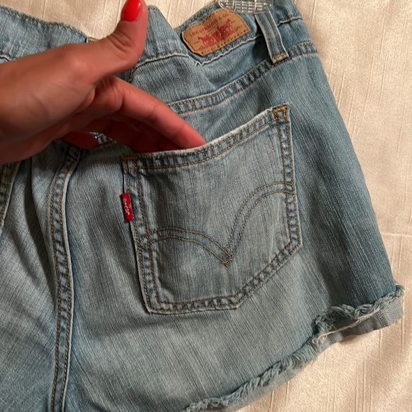 Levi’s Boyfriend Jean Shorts - Picture 6 of 9